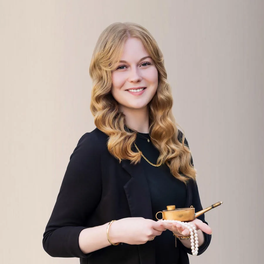 Homapage_Ramona_2025_HG_braun_Kopie